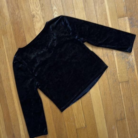 Black Crushed Velvet Criss Cross V-Neck Crop Top Size Medium - Picture 8 of 9